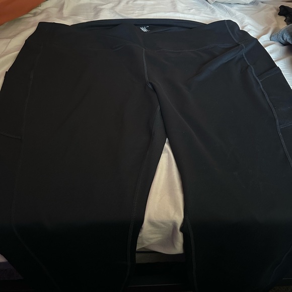 Brand new torrid active leggings! - Picture 1 of 4